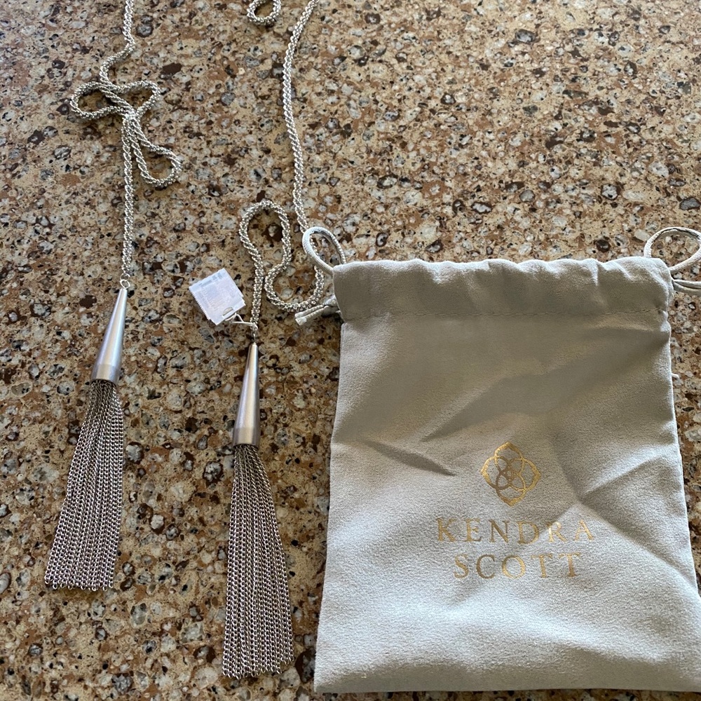 Kendra Scott necklace